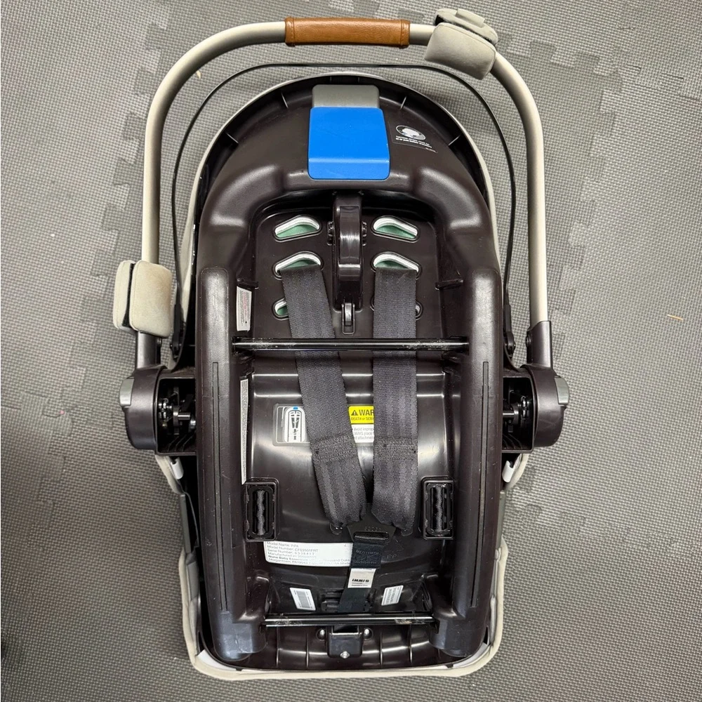 Deluxe Gray Infant Car Seat Nuna Pipa Gray With infant insert - Picture 2 of 4